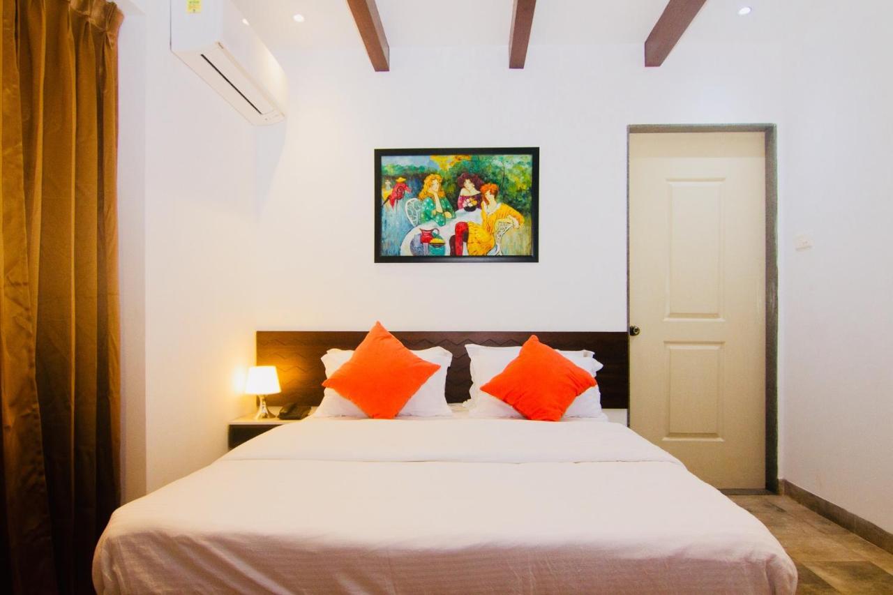 HALF Hotel, Calangute Buitenkant foto