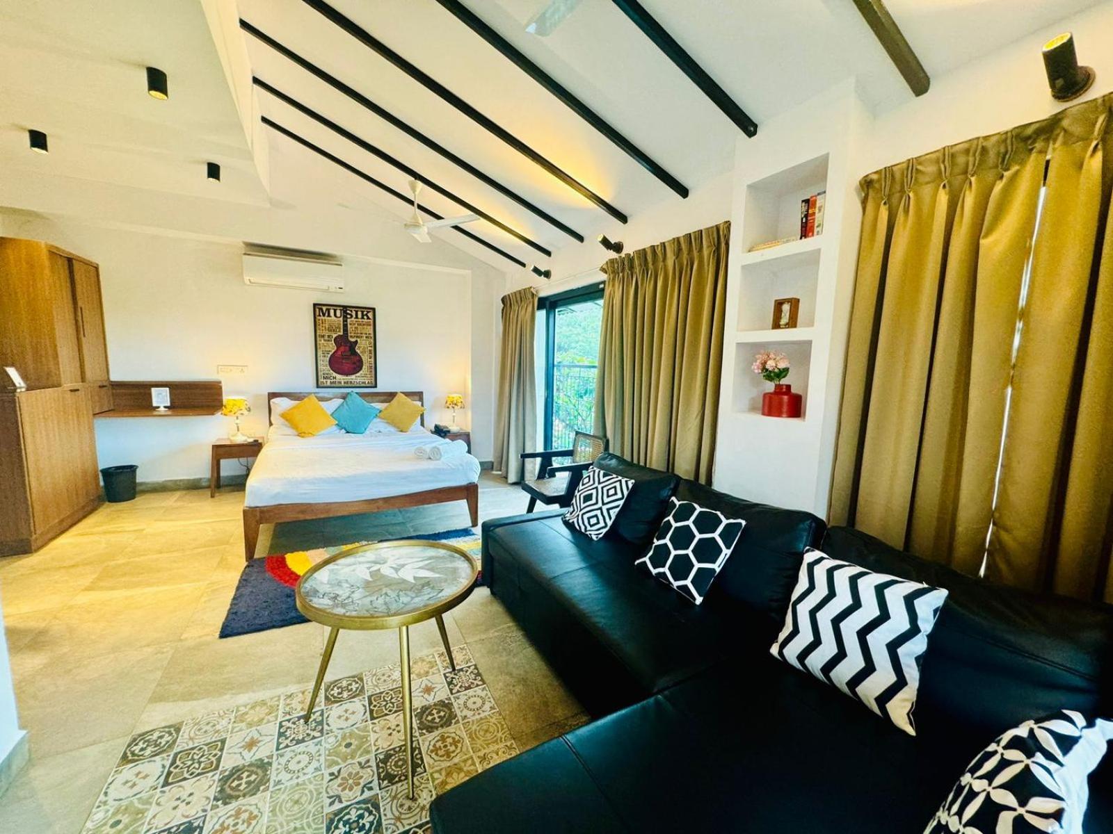 HALF Hotel, Calangute Buitenkant foto