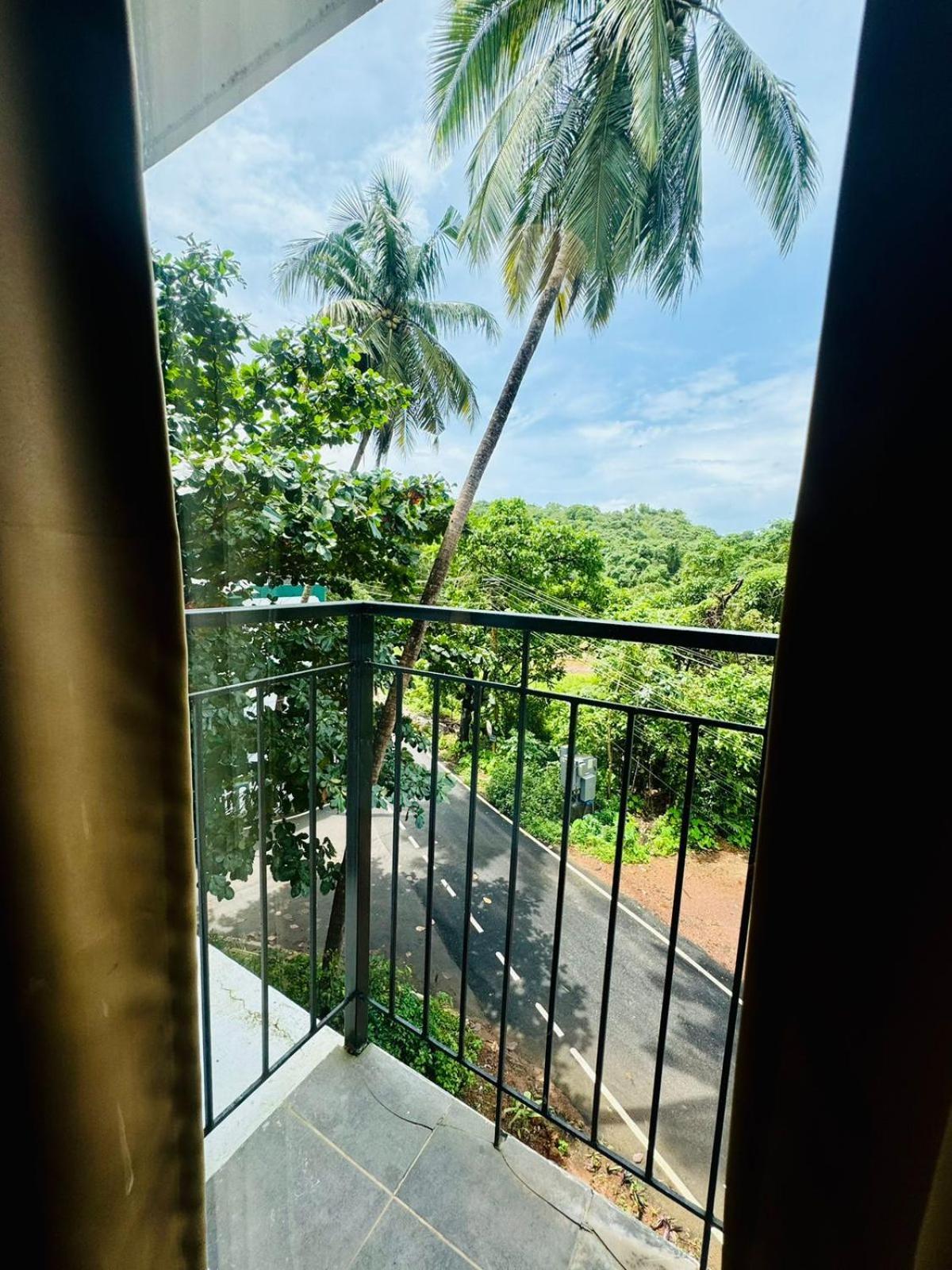 HALF Hotel, Calangute Buitenkant foto